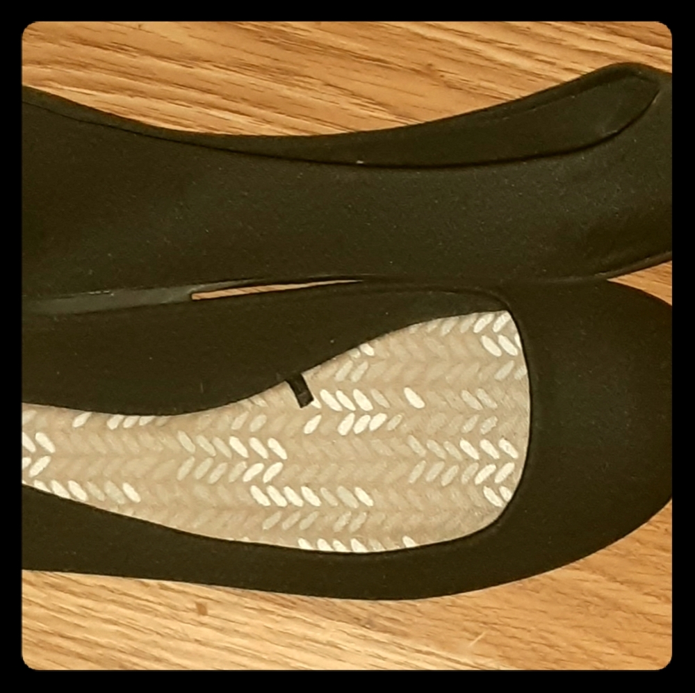 Ladies black new never worn flats size 9